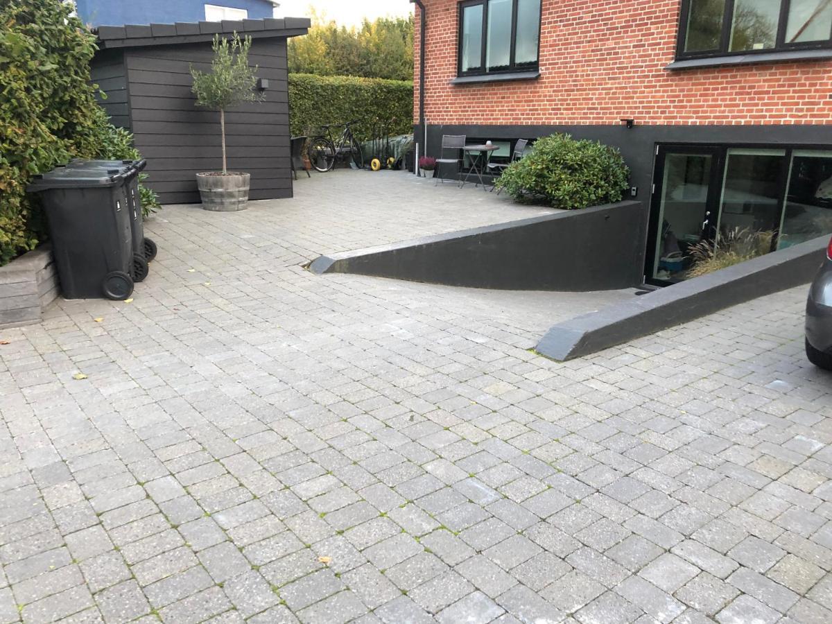 Nyistandsat Hojloftet Kaelderlejlighed Pa 70 M2 I Viborg Centrum, Med Plads Til 4 Personer 외부 사진